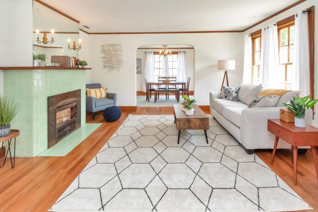 Stylish 3 Bedroom Home Close To Downtown Mobile Eksteriør billede